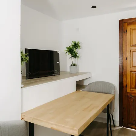 Chardonnay Harbor's Light Apartment